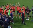 Pepe a adus trofeul şi a făcut o plecăciune în faţa jucătorilor lusitani FOTO: Ionuţ Iordache (GSP)