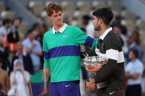Jannik Sinner și Carlos Alcaraz, după finala de la Roland Garros