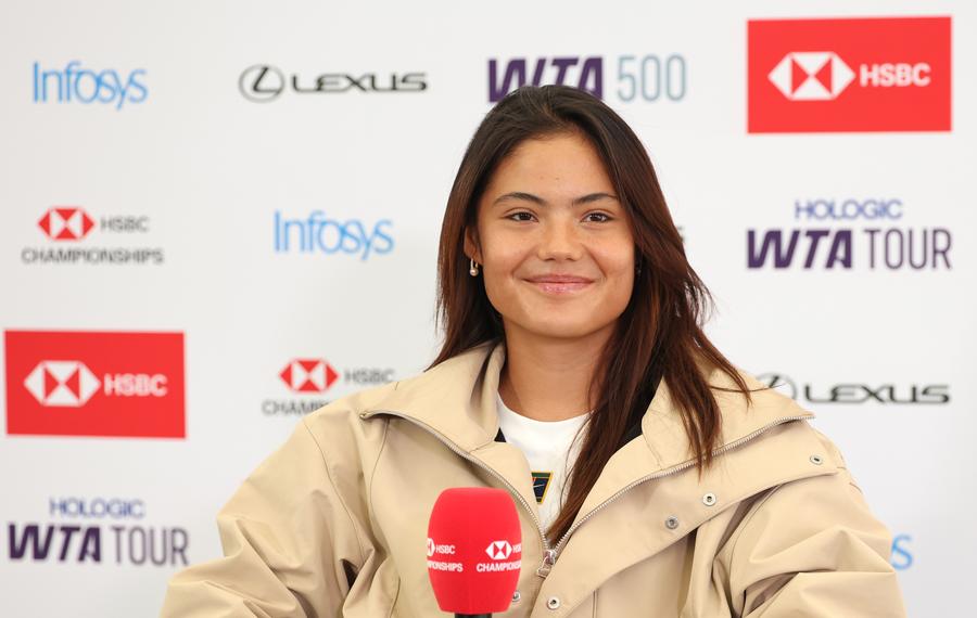 Emma Răducanu, la conferința de presă premergătoare turneului de la Queen's/Foto: Getty Images Emma Răducanu, precaută după ce a fost hărțuită la Dubai: „Am observat o diferență în modul în care oamenii au grijă de mine”