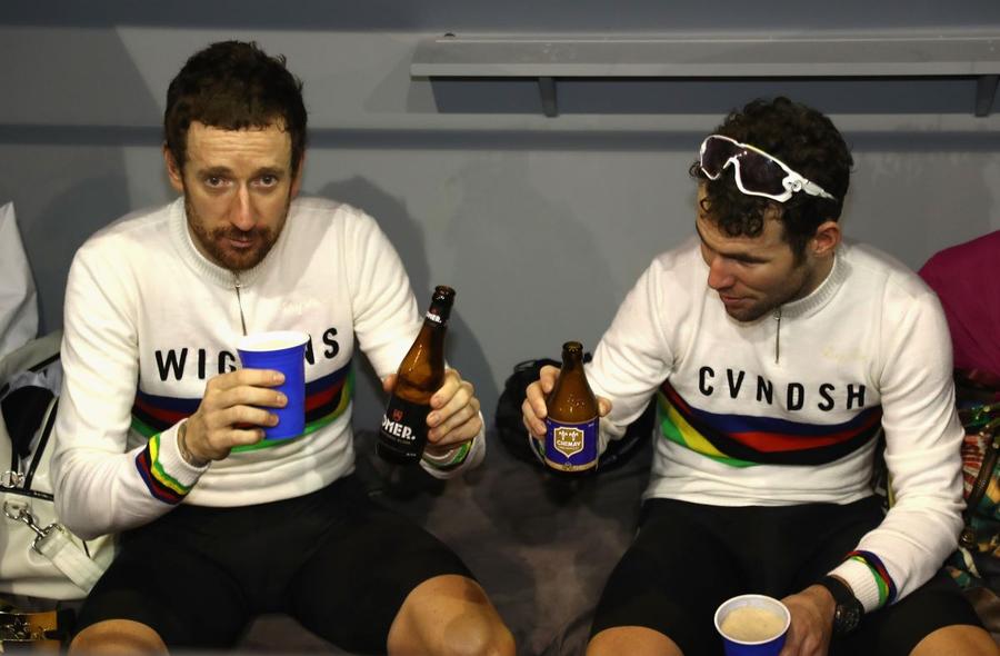 Bradley Wiggins (stânga) alături de Mark Cavendish în 2016 Foto: Guliver/GettyImages Bradley Wiggins povestește un gest emoționant făcut de renegatul Lance Armstrong: