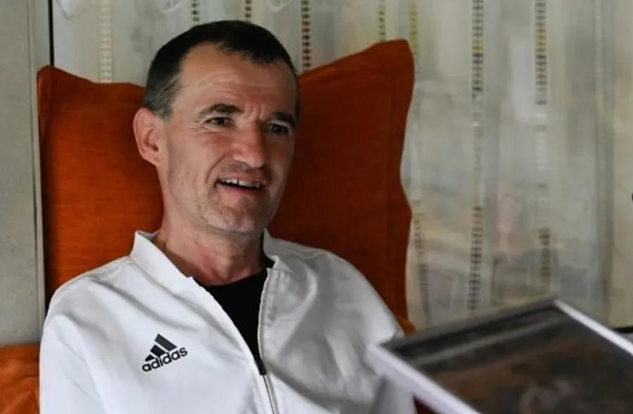 Marcel Sabou, fost jucător în Spania la Real Sporting, Real Racing Club și CD Tenerife, a fost răpus de o scleroză laterală amiotrofică Omul căruia Marcel Sabou i-a rupt piciorul a reacționat, la 48 de ore de la vestea decesului fostului mijlocaș de la Dinamo: „I s-a rupt, pe românește, de ceea ce-a făcut”