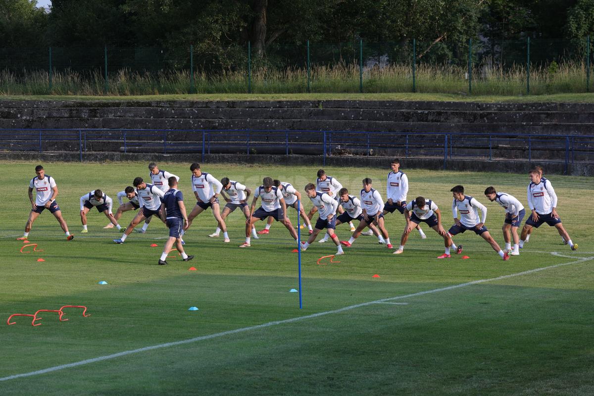 Viitorul antrenor al echipei naționale Under 21 a României a ajuns la Bratislava! Ce a făcut la primul antrenament din Slovacia