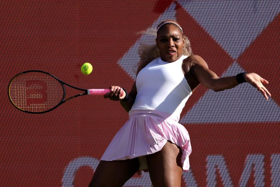 Serena Williams în acțiune la Queen’s, în meciul revenirii Foto: Guliver/GettyImages Serena Williams, revenire încununată cu victorie după aproape 4 ani de pauză!