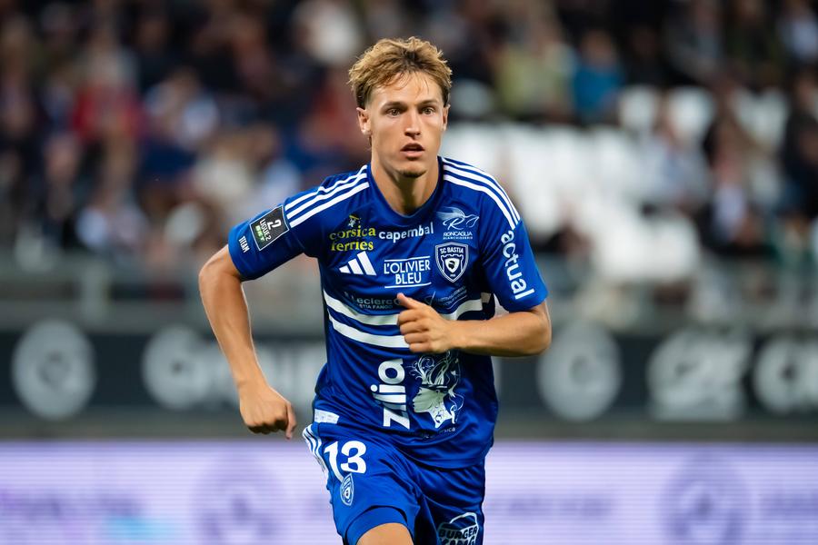 Tom Ducrocq, fotbalistul lui Bastia dorit de Dinamo // FOTO: Imago Images Două transferuri ratate de Dinamo! Nicolescu i-a comparat pe Kopic și Campos: „Vede altfel lucrurile”