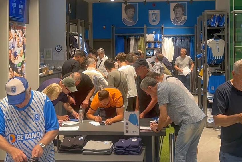 Coadă în mall pentru un abonament pe „Oblemenco”