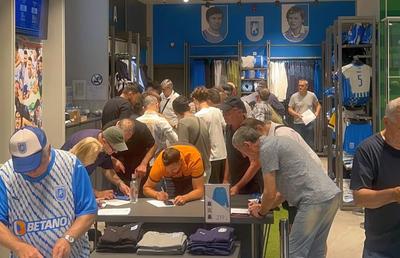 Fără precedent la Craiova! Suporterii s-au așezat la cozi imense: de ce se grăbesc oltenii