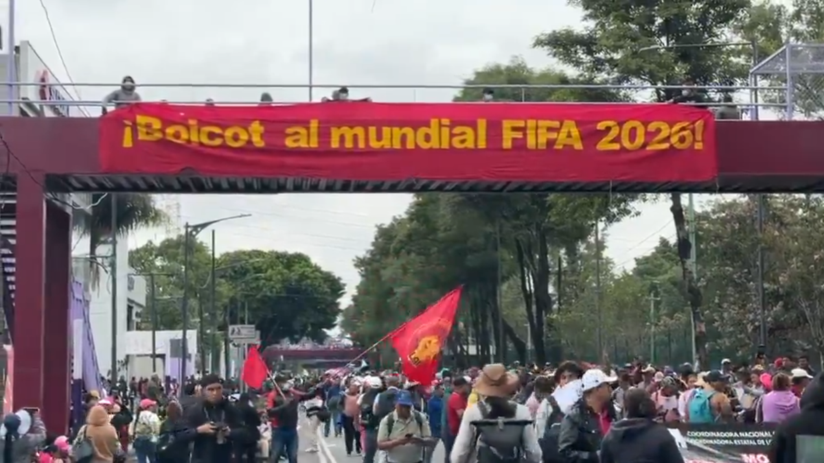 Mii de oameni au ieșit în stradă pentru a protesta Cupa Mondială