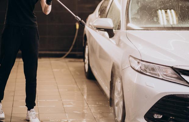 5 pași simpli pentru o spălare auto ca la carte, pe care o poți face singur