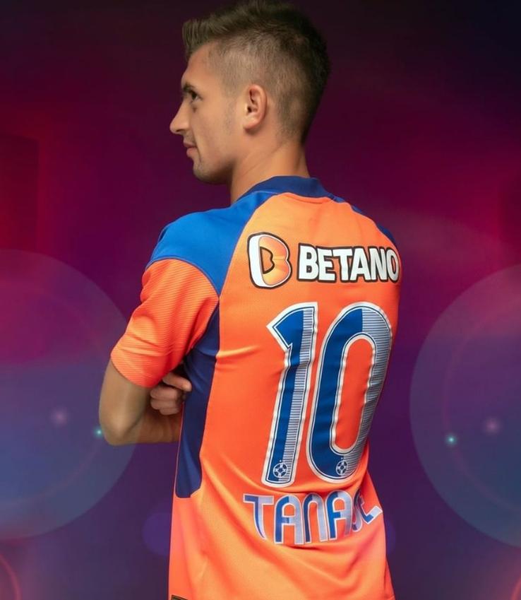 FCSB și-a prezentat noul echipament / Sursă foto: Instagram.com/fcsbofficial/