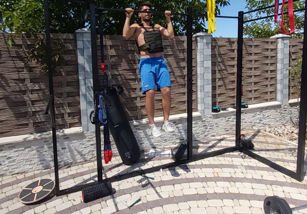 „Bine ați venit în „Team Rony!” » Ronaldo Deaconu, fotbalistul atipic din Liga 1: și-a făcut sală de forță în curte și vrea să impresioneze iar în noul sezon
