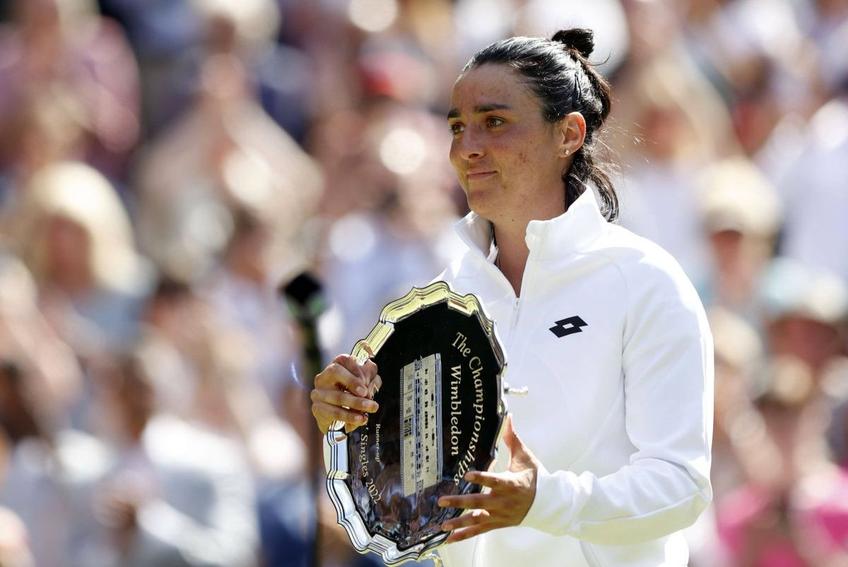 Elena Rybakina (23 de ani, 23 WTA) este campioana de la Wimbledon 2022, după o finală contra lui Ons Jabeur (27 de ani, locul 2 WTA), scor 3-6, 6-2, 6-2. Cele două jucătoare au oferit declarații pline de respect în timpul festivității de premiere.