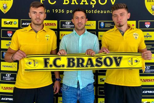 Adrian Chică Roșă (stânga) și Rareș Lazăr (dreapta au semnat cu FC Brașov