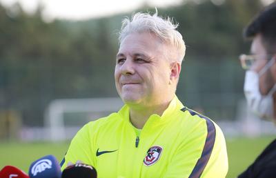 Șumudică vrea să se răzbune! Intervenție-maraton la TV: „Rapidistul Șumudică a murit! Am refuzat de două ori o pălărie de bani de la FCSB. Dacă mă sună Gigi, mă duc și pentru un fes!”