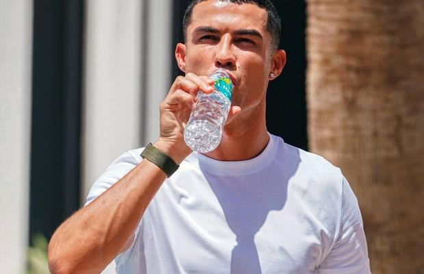 Acuzații la adresa lui Cristiano Ronaldo! Spaniolii scriu că promovează minciuni cu noua afacere