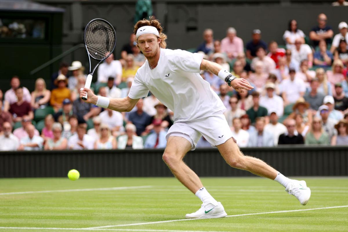 „Cea mai norocoasă lovitură din toate timpurile” » Rublev a reușit punctul anului la 6-5 în decisivul cu Bublik + Wilander, șocat: „N-am văzut niciodată așa ceva”