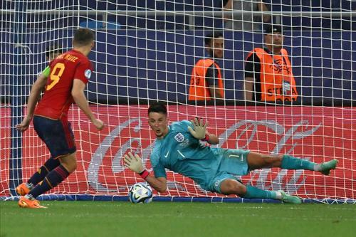 James Trafford apără penalty-ul lui Abel Ruiz, în prelungirile finalei cu Spania // Foto: Imago