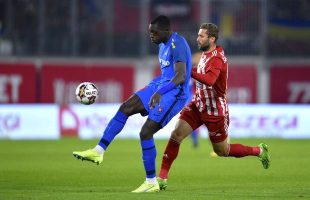 Transfer-surpriză pentru atacantul dorit de FCSB și CFR Cluj! A semnat azi