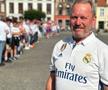 Un fan mai în vârstă a venit în piață cu tricoul cu 8 al lui Toni Kroos de la Real Madrid