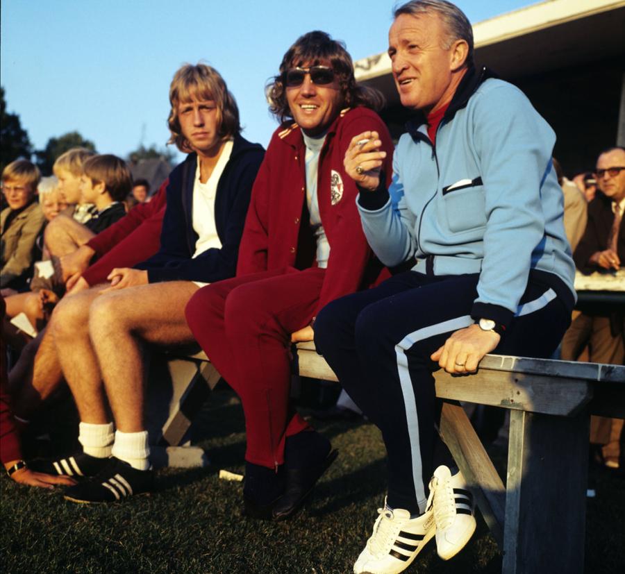 Gerrie Kleton, Ruud Krol și Stefan Kovacs (de la stânga la dreapta) pe banca tehnică a lui Ajax în octombrie 1972 / Foto: Imago Ștefan Kovacs informatorul? Nu, marele antrenor!