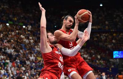 Scene șocante într-un club din Grecia! Doi internaționali croați din NBA s-au luat la bătaie