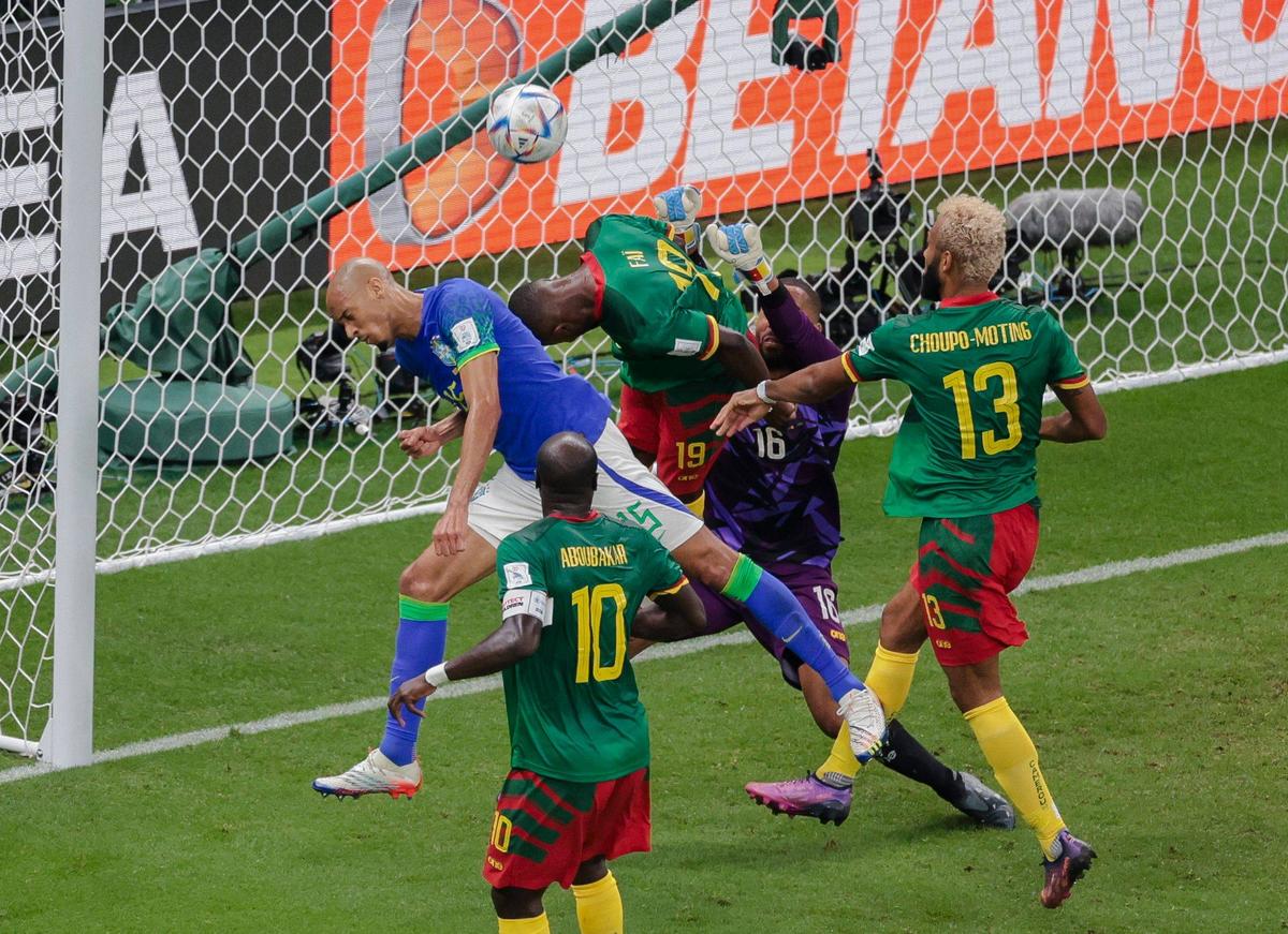 Imagini cu Devis Epassy din Camerun - Brazilia