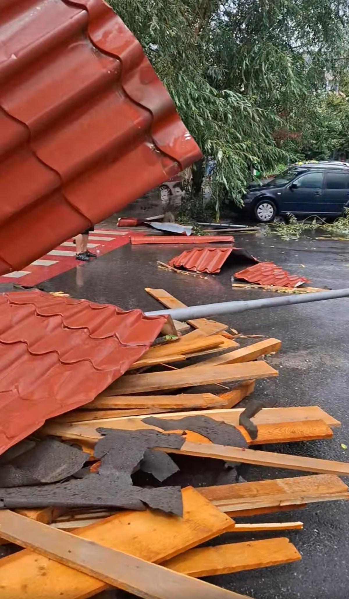 Dezastru în Mioveni, după furtună