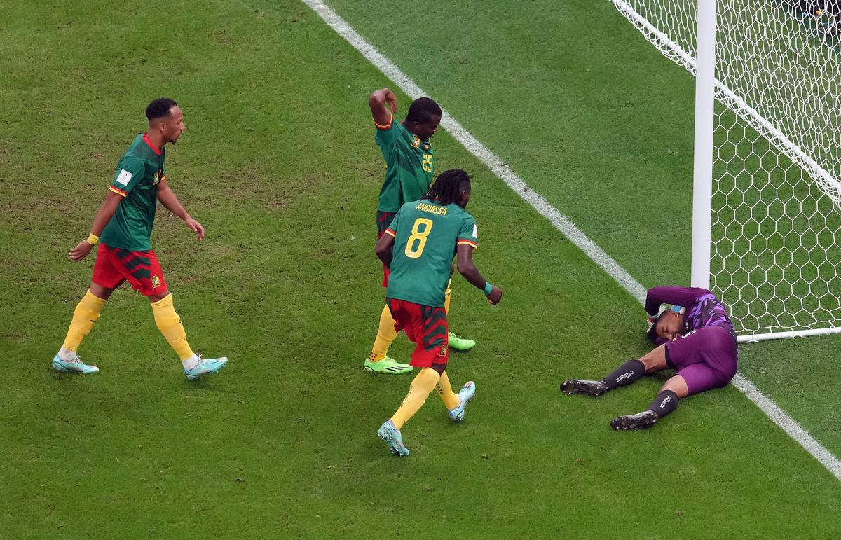 Imagini cu Devis Epassy din Camerun - Brazilia