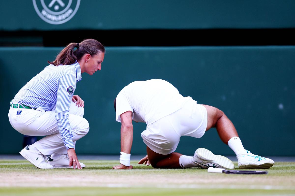 Novak Djokovic l-a depășit pe Roger Federer! Sârbul s-a accidentat în ultimul game, iar Jelena și-a pus mâinile pe cap