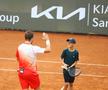 Stan Wawrinka și un copil de mingi au făcut schimb de rachetă FOTO Roxana Fleșeru