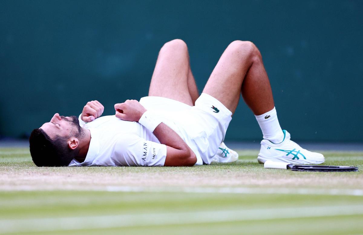 Novak Djokovic l-a depășit pe Roger Federer! Sârbul s-a accidentat în ultimul game, iar Jelena și-a pus mâinile pe cap