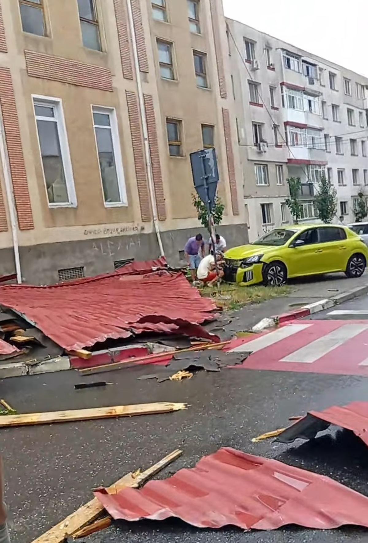 Dezastru în Mioveni, după furtună