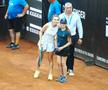 Simona Halep a făcut poze și pe teren la meciul demonstrativ de la Iași FOTO Roxana Fleșeru