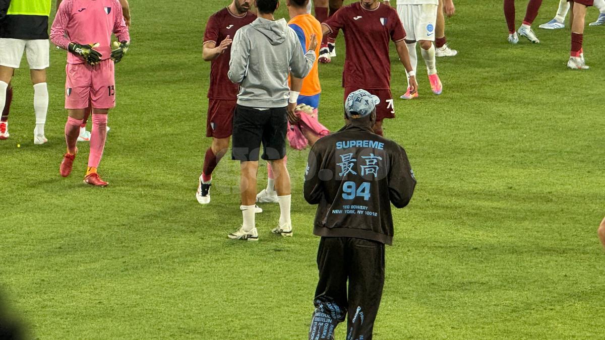 Ce s-a întâmplat pe gazon imediat după FCSB - Inter d'Escaldes » Crețu a făcut din nou tumbe, un jucător a fost băgat în ședință
