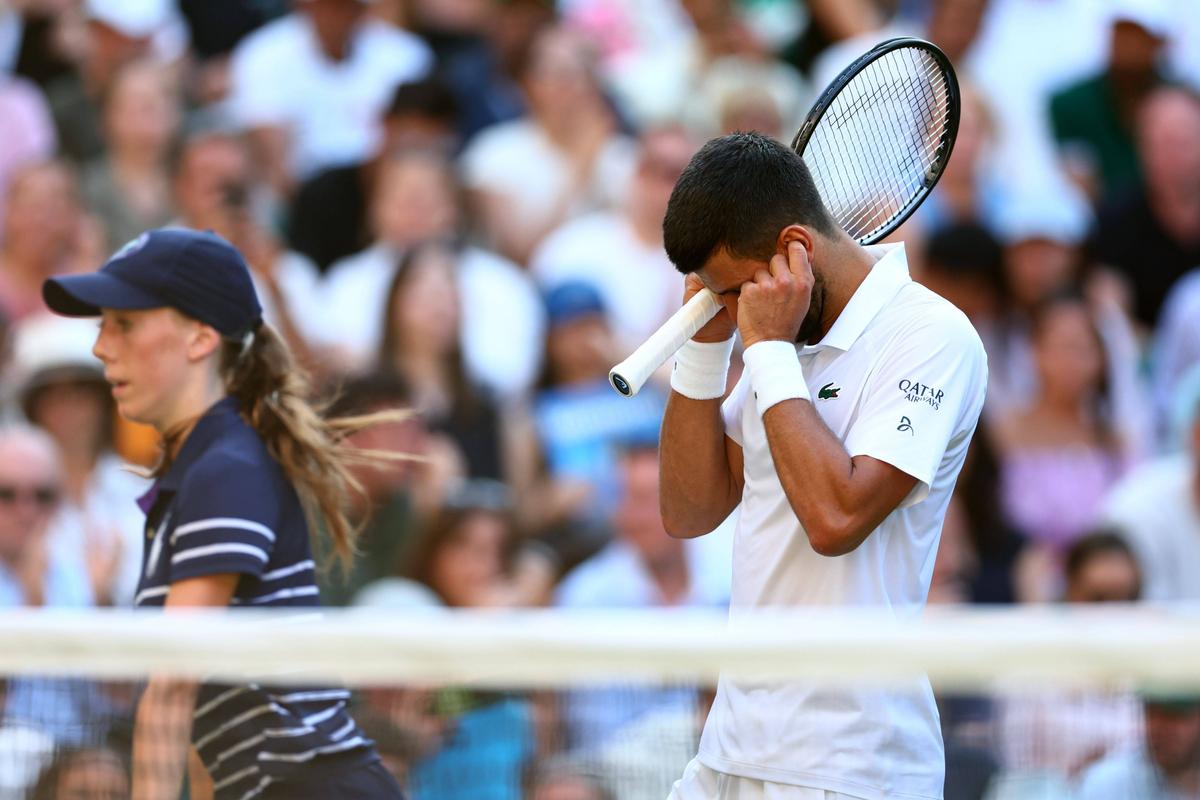 Novak Djokovic s-a calificat pentru a 14-a oară în semifinale la Wimbledon