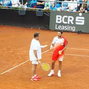 Horia Breciu și Stan Wawrinka la meciul demonstrativ de la Iași FOTO Roxana Fleșeru
