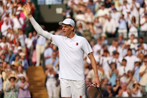 A egalat recordul lui Rafa Nadal! Jannik Sinner este în semifinalele de la Wimbledon