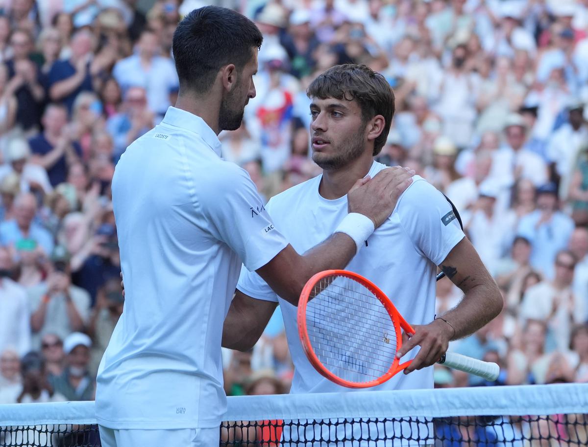 Novak Djokovic l-a depășit pe Roger Federer! Sârbul s-a accidentat în ultimul game, iar Jelena și-a pus mâinile pe cap