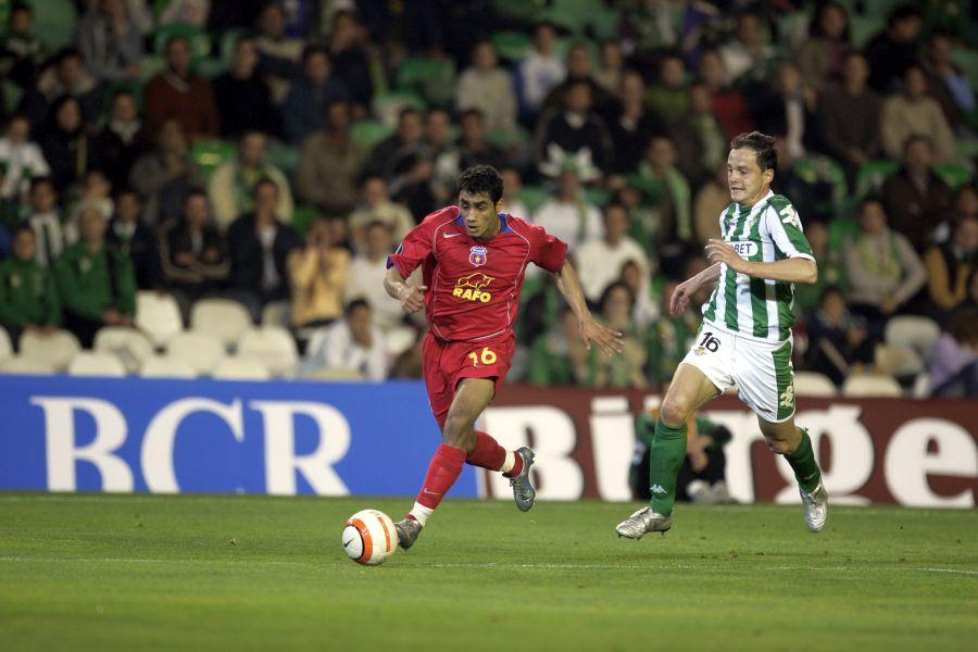 Nicoliță, autor a două goluri, a fost MVP-ul returului Betis - FCSB 0-3, din martie 2006, FOTO Gazeta Sporturilor De ce ar fi plecat, de fapt, Bănel Nicoliță din România: „Dacă era preot, Becali îl făcea milionar”