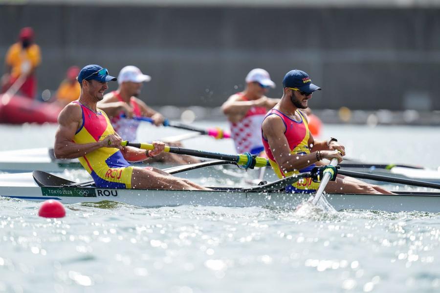 Marius Cozmiuc și Ciprian Tudosă au tras tare pentru argintul în proba de două rame // FOTO Raed Krishan (Tokyo) România, mai mulți sportivi la Tokyo decât țările vecine, dar surclasată la medalii! Care e situația la finalul Jocurilor Olimpice