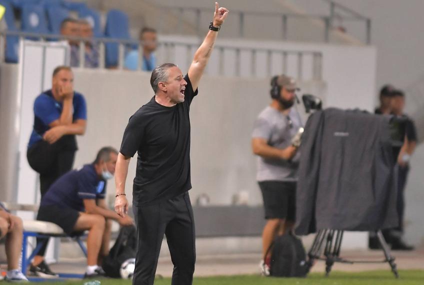 Laurențiu Reghecampf a efectuat nu mai puțin de 3 schimbări la pauza meciului CS Universitatea Craiova - FC Voluntari. 0-0 după primele 45 de minute.