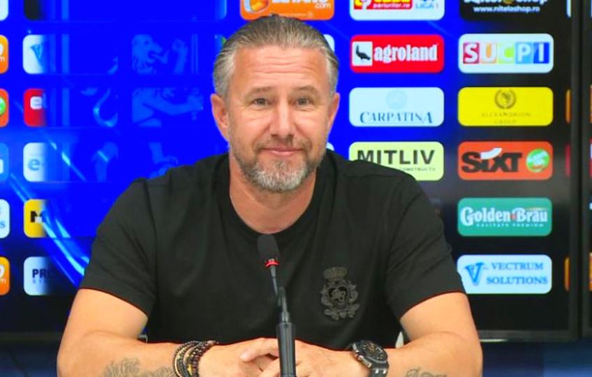 CS Universitatea Craiova a învins-o pe FC Voluntari, scor 3-0, în runda #4 din Liga 1. Laurențiu Reghecampf (45 de ani) a explicat modificările făcute în echipă și spune că urmează o serie de transferuri importante.