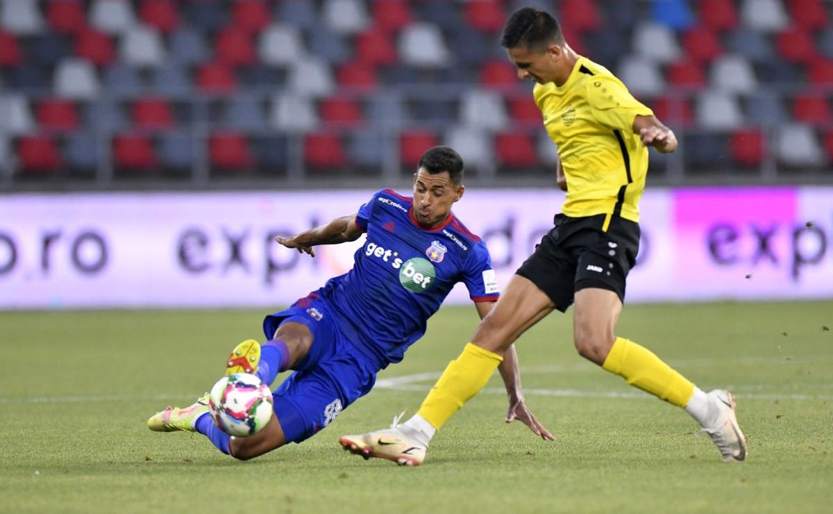CSA Steaua - Metaloglobus / imagini cu atmosfera din stadion + bannerele ultrașilor din Peluza Sud