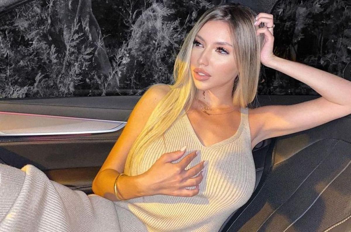Internaționalul român a cerut-o în căsătorie pe cântăreața Aza Gabriela: „Sufletul a știut. Inima a învățat. Iar azi spun «DA»”