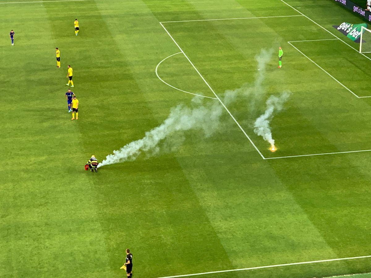 CSA Steaua - Metaloglobus / imagini cu atmosfera din stadion + bannerele ultrașilor din Peluza Sud