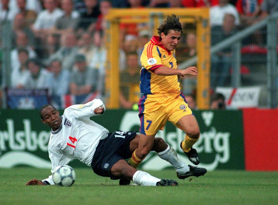 EPISODUL 8: România - Anglia 3-2, la EURO 2000. Contra i-a umilit pe Shearer și Owen, Mutu a jucat ca Hagi, iar Chivu și Belodedici au fost de top