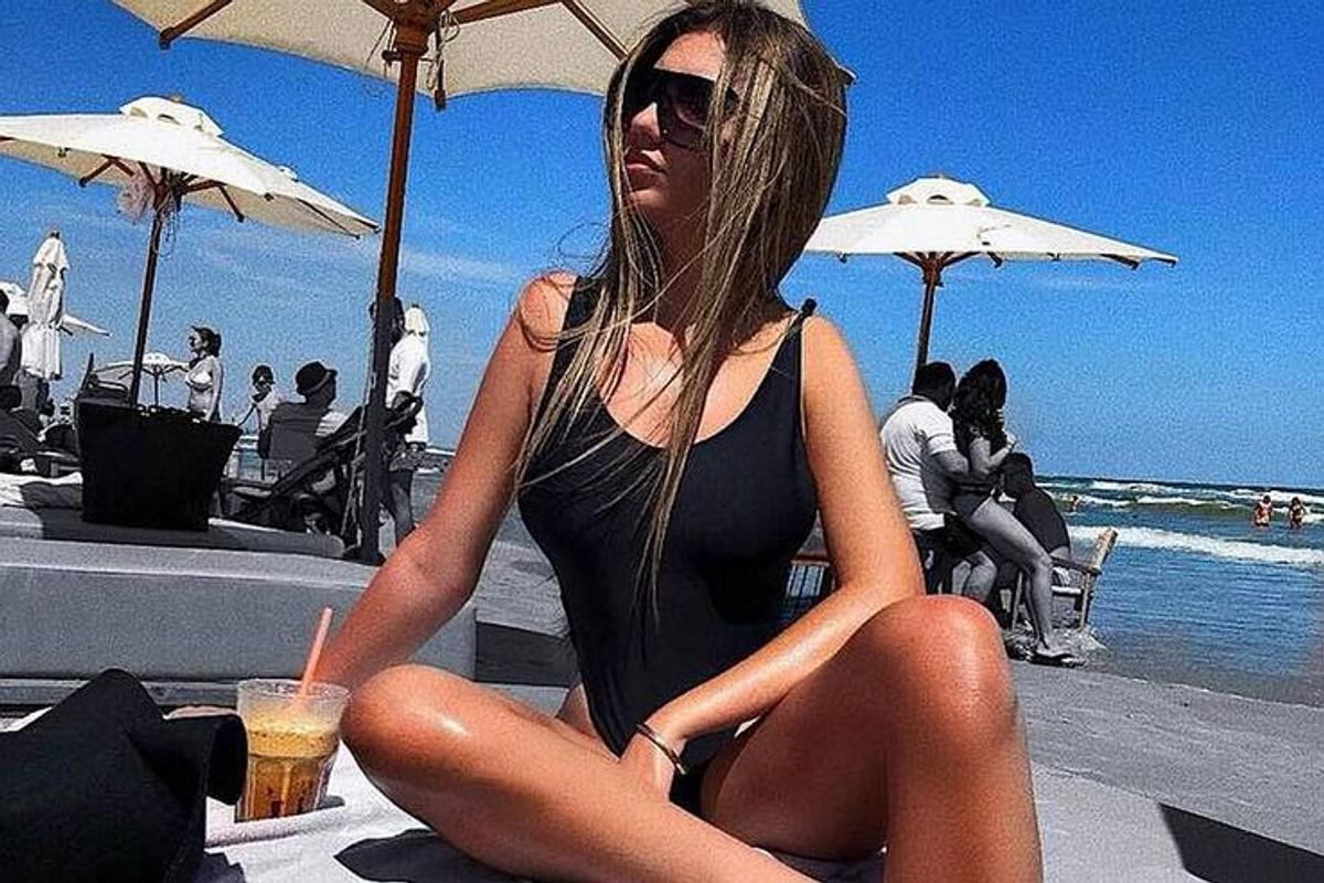 Fierbinte ca vara! Cum își petrec vacanțele iubitele fotbaliștilor din Liga 1