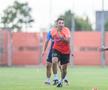 Distracție la antrenamentul FCSB » Cum i-a testat Neubert pe jucători + Charalambous s-a băgat la joc