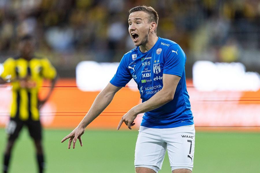 Arni Frederiksberg are 11 selecții în naționala Insulelor Feroe Povestea uluitoare a revelației din Liga Campionilor » Portarul amenaja băi în 2012, iar golgheterul echipei lucrează 8 ore pe zi, ca director!