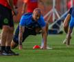 Distracție la antrenamentul FCSB » Cum i-a testat Neubert pe jucători + Charalambous s-a băgat la joc