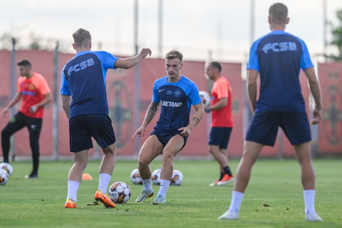 Distracție la antrenamentul FCSB » Cum i-a testat Neubert pe jucători + Charalambous s-a băgat la joc